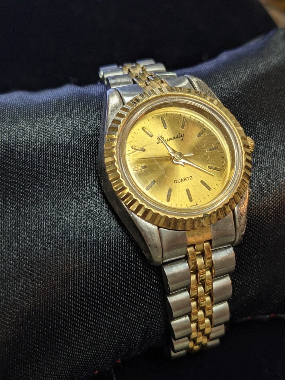Dynasty stainless steel Vintage Quartz Wrist Watch Gold Tone Silver Tone